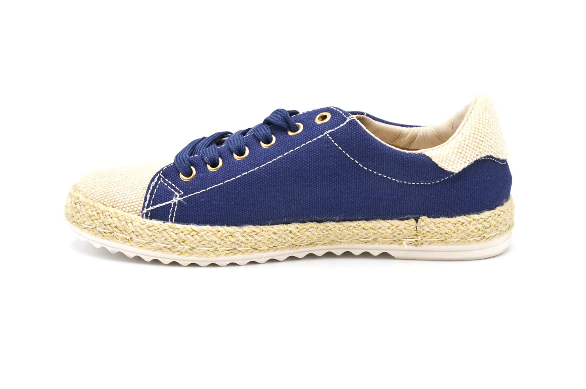 Baskets-Tennis-Sneakers-Effet-Jean-Denim-Bleu-Marine-avec-Surpiqures-Bouts-et-Semelle-Effet-Paille