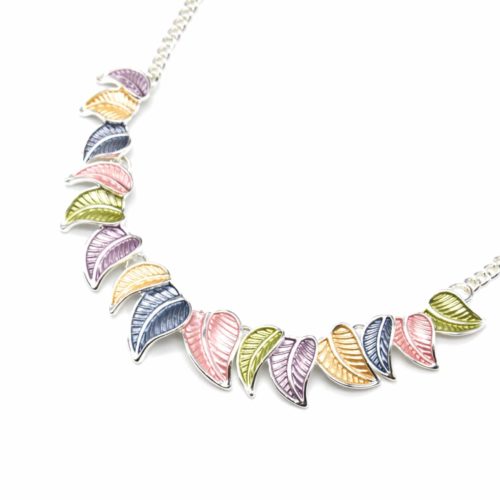 Collier-Plastron-Pendentif-Multi-Feuilles-Email-Multicolore-et-Metal-Argente-Blanc