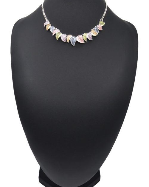 Collier-Plastron-Pendentif-Multi-Feuilles-Email-Multicolore-et-Metal-Argente-Blanc