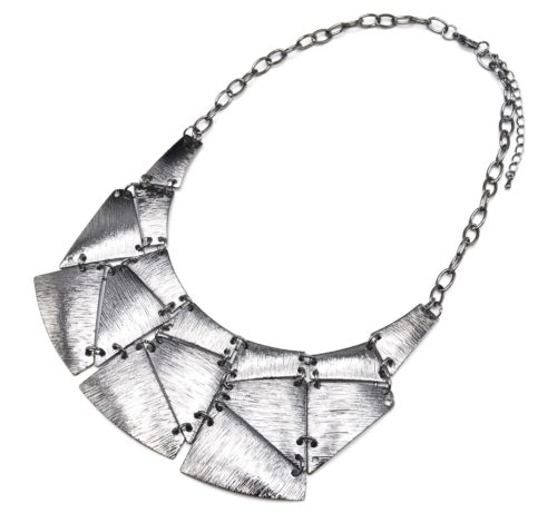 Collier-Plastron-Statement-Pendentif-Multi-Plaques-Metal-Raye-Gris