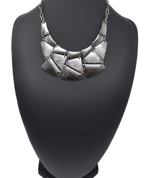 Collier-Plastron-Statement-Pendentif-Multi-Plaques-Metal-Raye-Gris