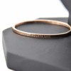 Bracelet-Jonc-Fin-Acier-Or-Rose-avec-Message-Un-Mot-Pour-Te-Dire