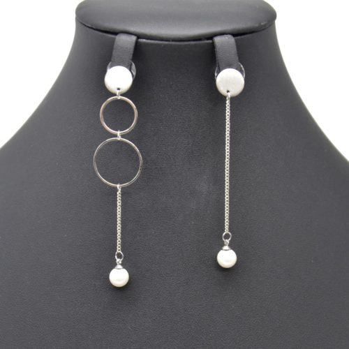 Boucles-dOreilles-Asymetriques-Multi-Cercles-et-Chaine-Metal-Argente-avec-Perle-Ecru