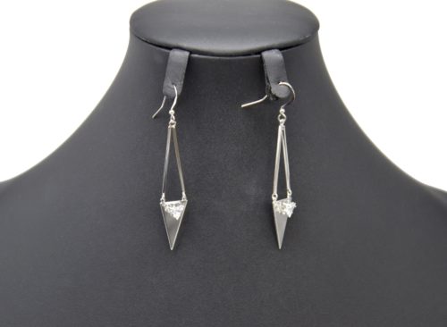 Boucles-dOreilles-Pendantes-Losange-Ouvert-avec-Triangle-Inverse-Metal-Argente-et-Pierre-Zirconium