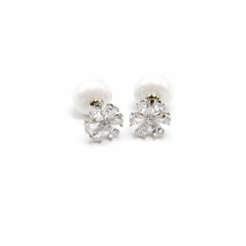 Boucles-dOreilles-Traversantes-Fleur-Pierres-Zirconium-et-Metal-Argente-avec-Perle-Nacree-Blanc