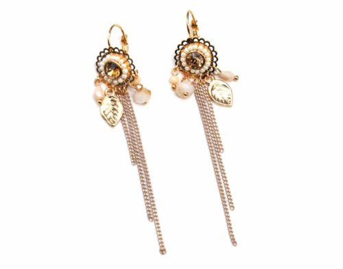 Boucles-dOreilles-Fleur-Pierre-et-Perles-Beiges-avec-Feuille-et-Chaines-Metal