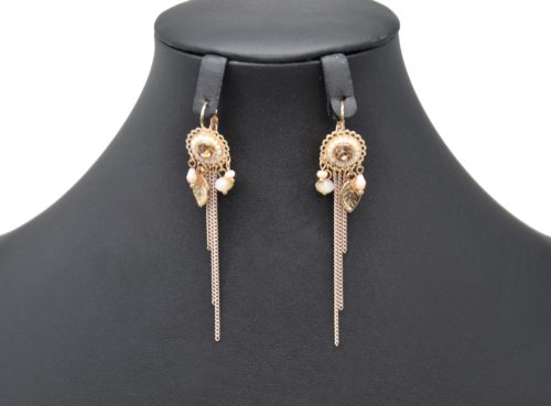 Boucles-dOreilles-Fleur-Pierre-et-Perles-Beiges-avec-Feuille-et-Chaines-Metal