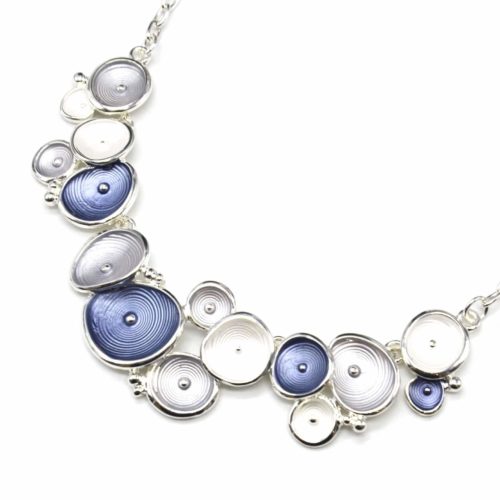 Collier-Plastron-Pendentif-Multi-Coquilles-Email-Bleu-et-Metal-Relief-Argente-Blanc