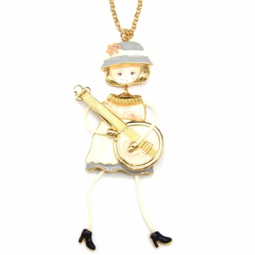 Sautoir-Collier-Pendentif-Poupee-Robe-Metal-Peint-Ecru-avec-Guitare-et-Chapeau