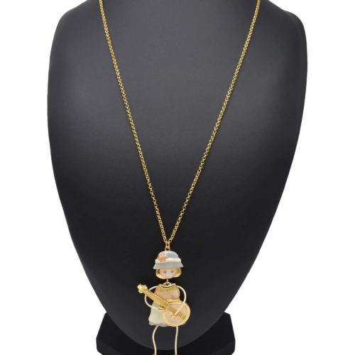 Sautoir-Collier-Pendentif-Poupee-Robe-Metal-Peint-Ecru-avec-Guitare-et-Chapeau