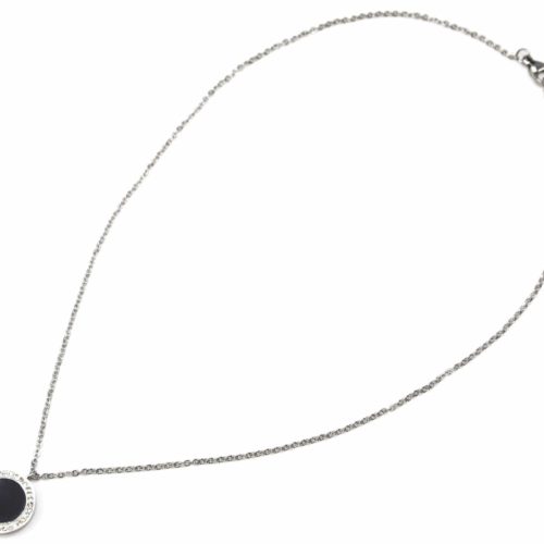 Collier-Fine-Chaine-Pendentif-Cercle-Noir-Contour-Strass-et-Acier-Argente