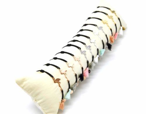 Bracelet-Cordon-Elastique-Noir-Charm-Flamant-Rose-Acier-et-Pompon-Couleur