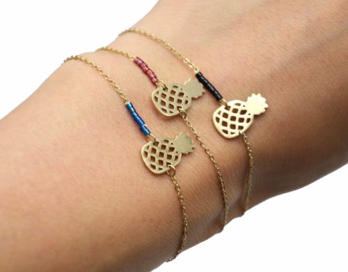 Bracelet-Fine-Chaine-avec-Ananas-Ajoure-Acier-Dore-et-Perles-Rocaille