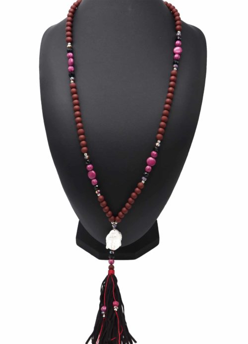 Sautoir-Collier-Perles-et-Pierres-Framboise-avec-Bouddha-Metal-Argente-et-Pompon-Noir