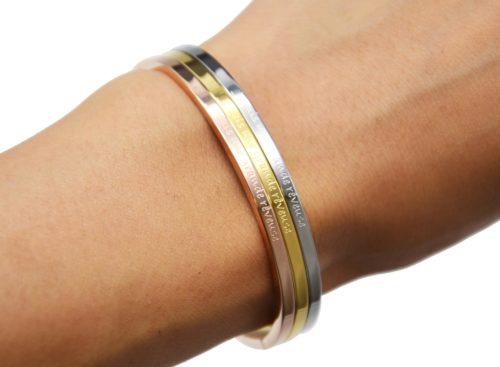 Bracelet-Jonc-Fin-Acier-avec-Message-Je-suis-une-grande-reveuse