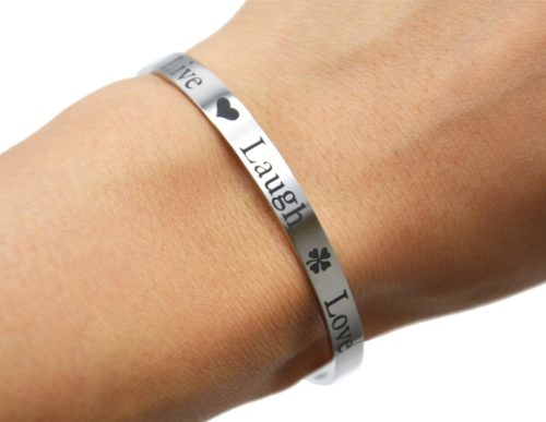 Bracelet-Jonc-Ouvert-Acier-Argente-avec-Message-Live-Laugh-Love