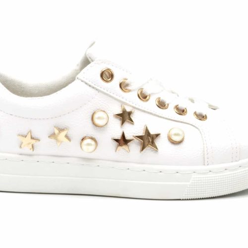 Sneakers-Tennis-sneakers-imitation-leather-with-beads-Ecru-and-nails-Stars-Metal-Dore-White
