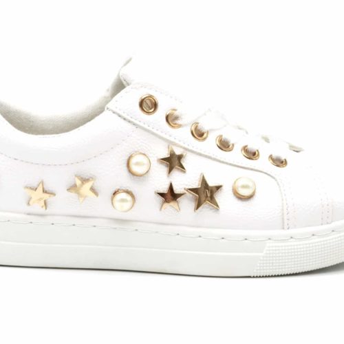 Baskets-Tennis-Sneakers-Simili-Cuir-avec-Perles-Ecru-et-Clous-Etoiles-Metal-Dore-Blanc