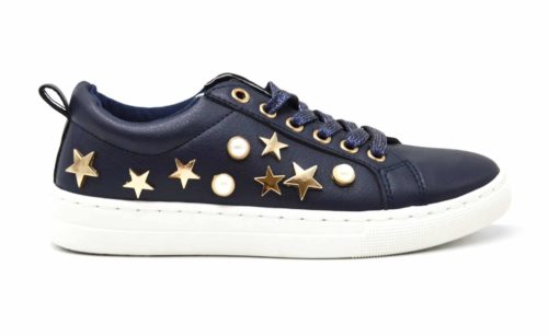 Baskets-Tennis-Sneakers-Simili-Cuir-avec-Perles-Ecru-et-Clous-Etoiles-Metal-Dore-Bleu-Marine