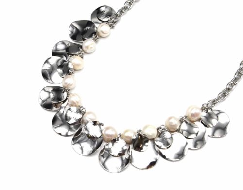Collier-Plastron-Chaine-avec-Perles-Ecru-et-Multi-Pampilles-Metal-Argente