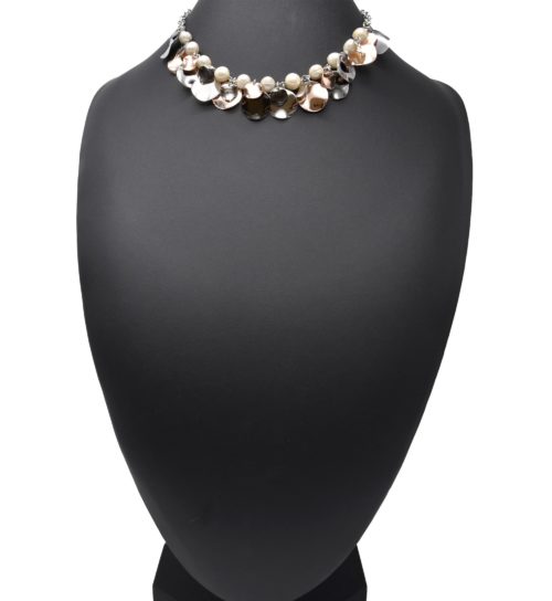 Collier-Plastron-Chaine-avec-Perles-Ecru-et-Multi-Pampilles-Metal-Tricolore