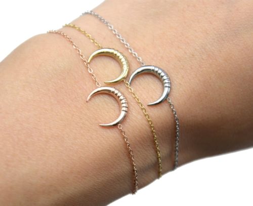 Bracelet-Fine-Chaine-avec-Charm-Corne-Lune-Motif-Acier