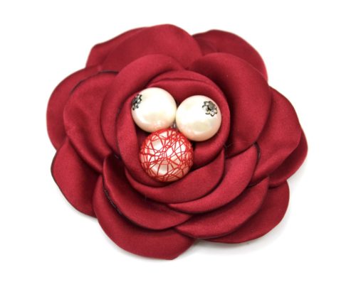 Broche-Epingle-Fleur-XXL-avec-Petales-Tissu-Satine-Bordeaux-et-Perles-Ecru