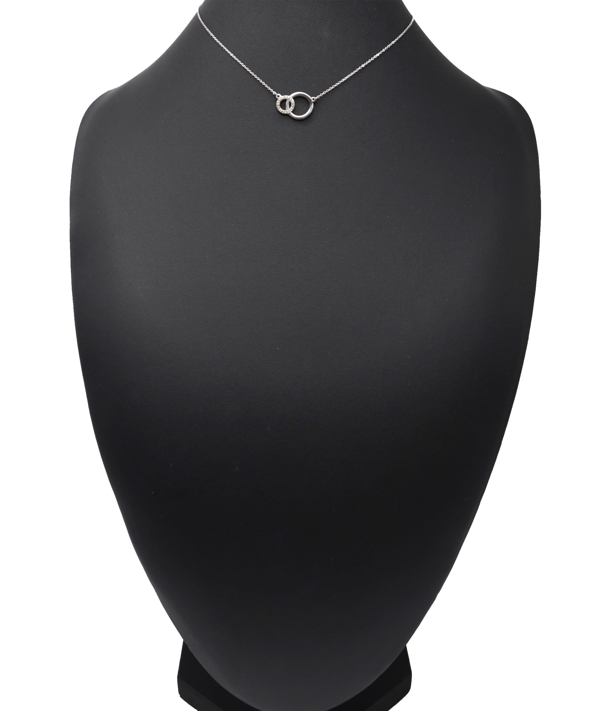 Collier-Fine-Chaine-avec-Pendentif-Cercles-Entrelaces-Strass-et-Acier-Argente