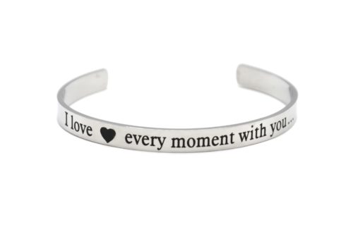 Bracelet-Jonc-Ouvert-Acier-Argente-avec-Message-I-love-every-moment-with-you