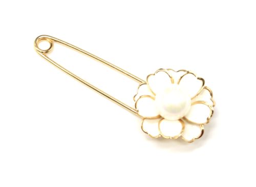 Broche-Epingle-avec-Fleur-Metal-Blanc-Dore-et-Perle-Ecru