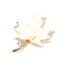 Broche-Epingle-Feuille-Metal-Peint-Blanc-Dore-avec-Paillettes-Strass-et-Perle-Ecru