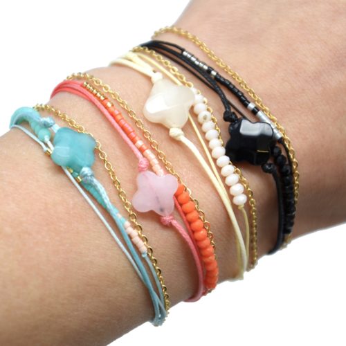 Bracelet-Cordon-Multi-Rangs-Perles-et-Fils-avec-Charm-Pierre-Trefle