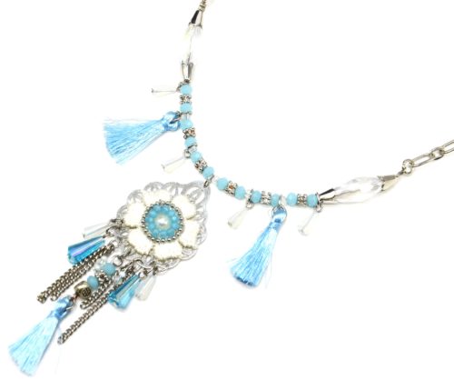 Collier-Chaine-Maillons-Metal-Argente-avec-Pierres-Charm-Fleur-et-Pompons-Bleu-Turquoise