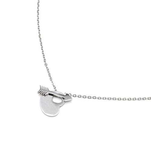 Collier-Fine-Chaine-avec-Pendentif-Coeur-et-Fleche-Acier-Argente