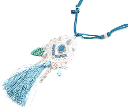 Sautoir-Collier-Cordons-avec-Pendentif-Metal-Ajoure-Argente-Mat-Charms-et-Pompon-Bleu