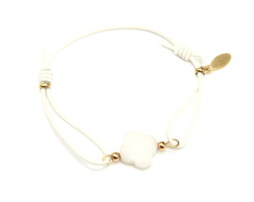 Bracelet-Cordon-Elastique-avec-Charm-Trefle-Ecru-et-Perles-Acier-Dore