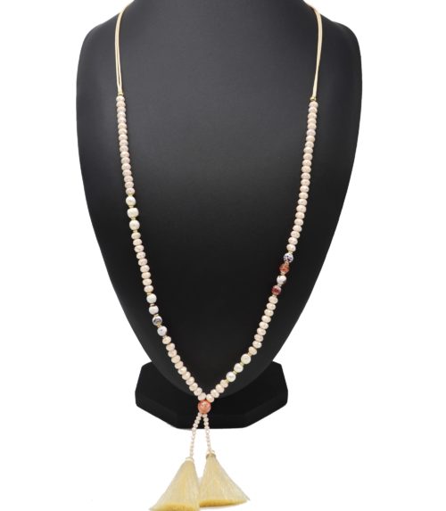 Sautoir-Collier-Cordons-Perles-Brillantes-avec-Perles-Eau-Douce-et-Pompons-Beige