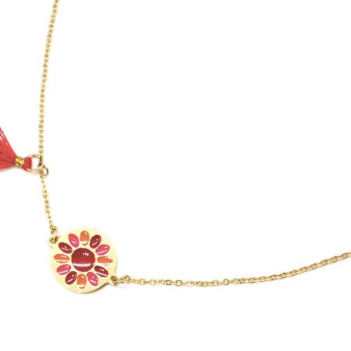 Collier-Fine-Chaine-Acier-Dore-avec-Cercle-Fleur-Email-et-Pompon-Rouge