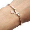 Bracelet-Jonc-Fin-Acier-Or-Rose-avec-Maillons-Croix-et-Pampille-Love