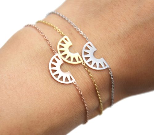 Bracelet-Fine-Chaine-avec-Charm-Demi-Cercle-Ajoure-Acier