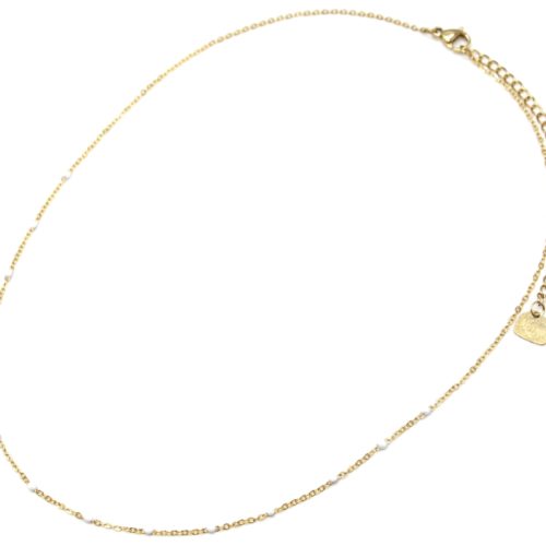 Collier-Fine-Chaine-Acier-Dore-et-Mini-Perles-Email-Blanc