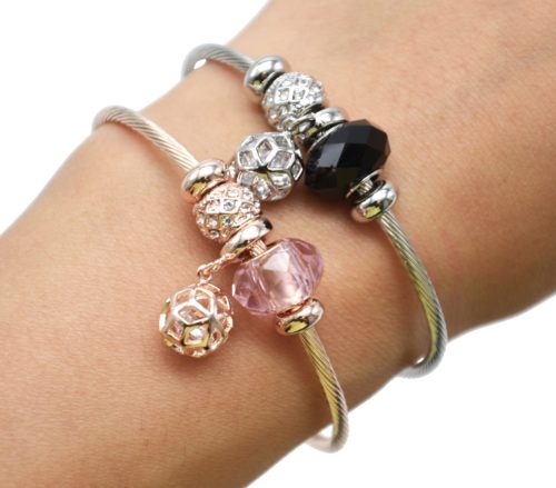 Bracelet-Jonc-Relief-avec-Charms-Perle-Strass-Zirconium-et-Boule-Metal