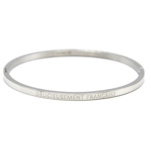 Bracelet-Jonc-Fin-Acier-Argente-avec-Message-Delicieusement-Francaise