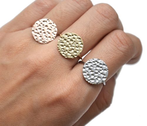 Bague-Fine-avec-Medaille-Martelee-Acier