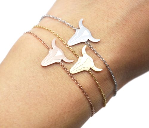 Bracelet-Fine-Chaine-avec-Charm-Tete-Buffle-Acier