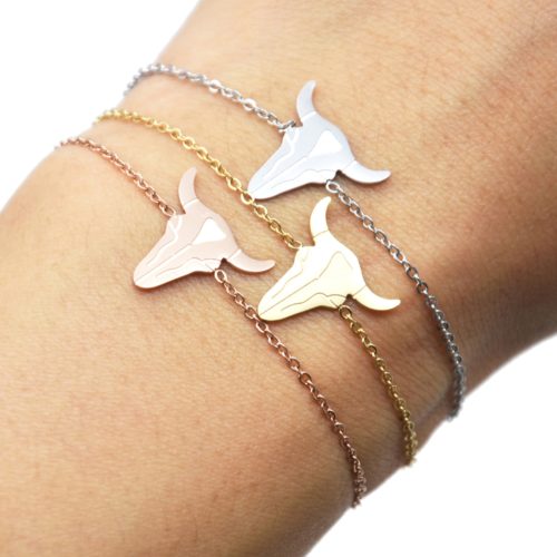 Bracelet-Fine-Chaine-avec-Charm-Tete-Buffle-Acier