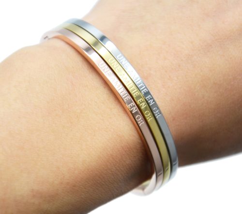 Bracelet-Jonc-Fin-Acier-avec-Message-Une-Amitie-En-Or