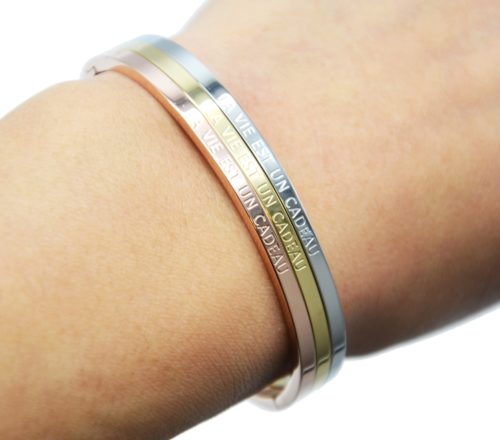 Bracelet-Jonc-Fin-Acier-avec-Message-La-Vie-Est-Un-Cadeau