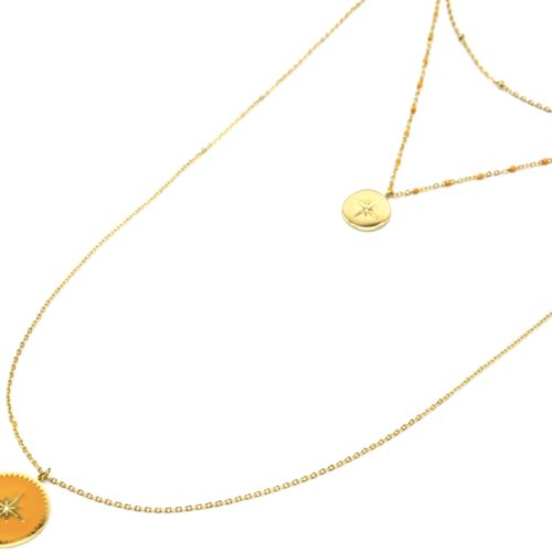 Collier-Triple-Chaine-Mini-Perles-Medaille-Acier-Dore-et-Etoile-Polaire-Jaune-Orange