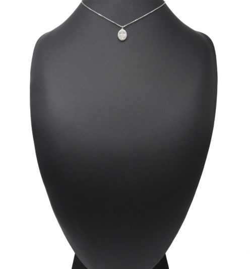 Collier-Fine-Chaine-Acier-Argente-avec-Croix-Contour-Ovale-Strass-Blanc